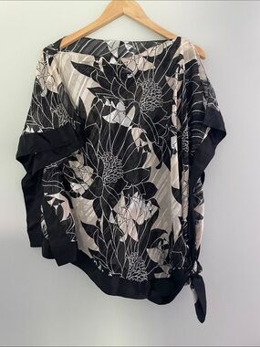 Banana Republic Black and Cream Floral Tie-Hem Dolman Top